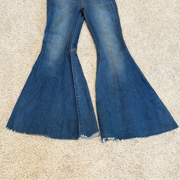 FREE PEOPLE WOMEN'S DARK WASH HIGH RISE JUST FLOAT ON FLARE JEANS size 26 5🌟 - Picture 7 of 16